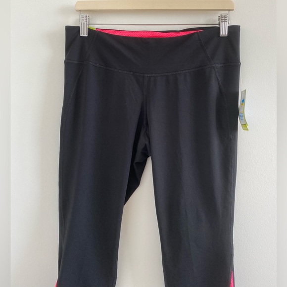Old Navy Active Black & Neon Pink Fitted Capri Legging Size Large New With Tag - Picture 2 of 8